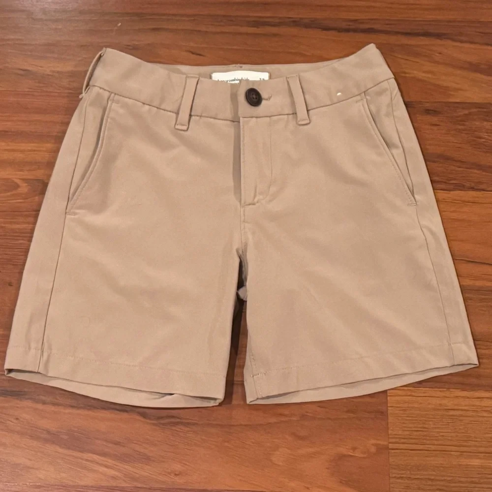 Abercrombie Kids Shorts Bundle 
Size 7/8 
Black Grey Tan Vineyard Vines Nike - Picture 6 of 7